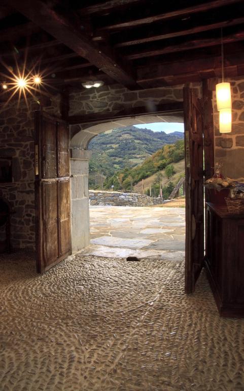 فندق Casona De El Castaniu Serrapio المظهر الخارجي الصورة