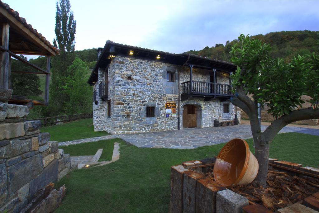 فندق Casona De El Castaniu Serrapio المظهر الخارجي الصورة