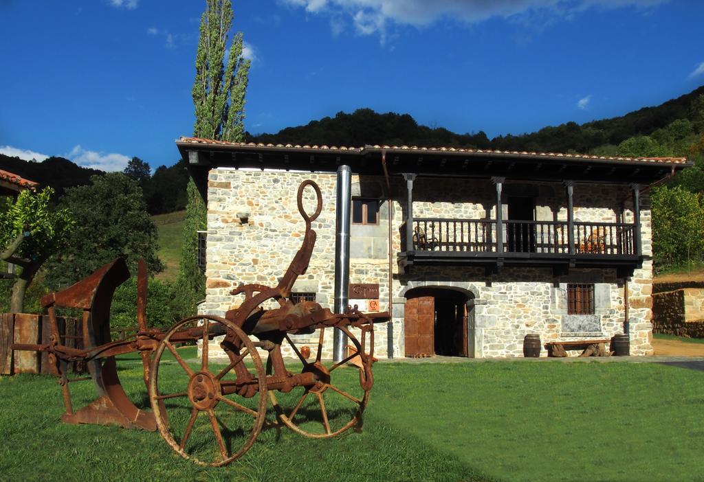 فندق Casona De El Castaniu Serrapio المظهر الخارجي الصورة