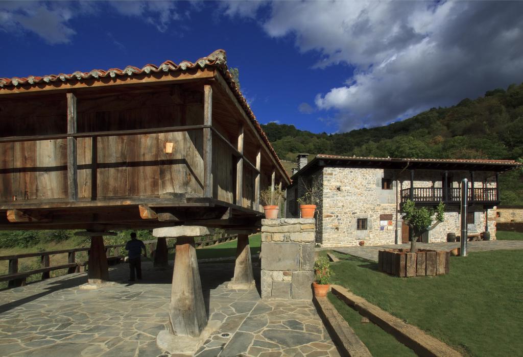 فندق Casona De El Castaniu Serrapio المظهر الخارجي الصورة